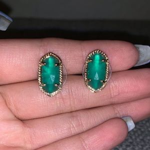 Kendra Scott Ellie Gold Studs In Emerald Cats Eye